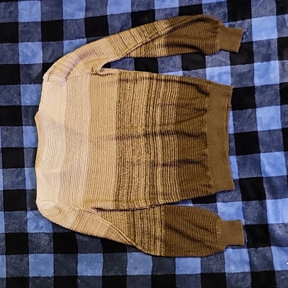 Vintage. Country Suburban. Light-knit. Soft feel. 3- button pullover. W M. - Picture 10 of 14